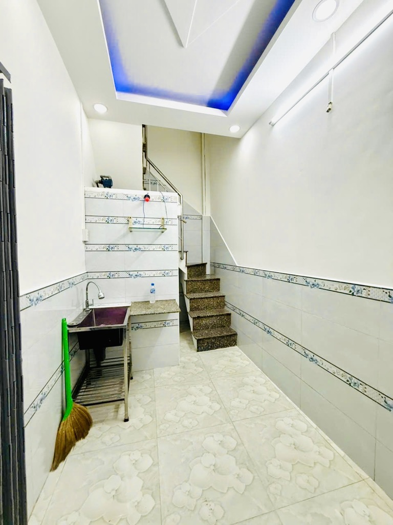 Bán nhà 3 tầng BTCT DTSD 30m2, Giá nhỉn 1 tỷ, đường Bình Tiên Q6,nhà nhỏ công năng to